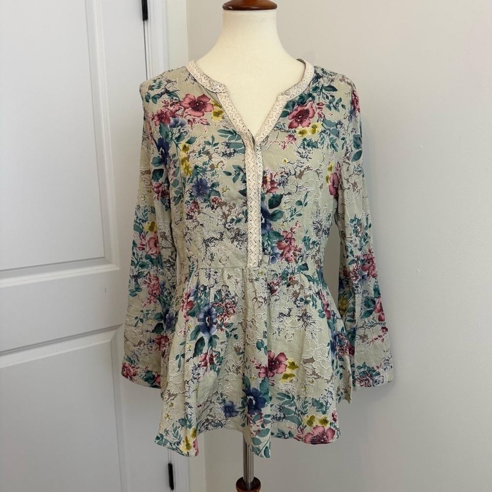 Umgee Lightweight Floral Hidden Button Top Sz S Cottagecore Lace Roll Tab Sleeve